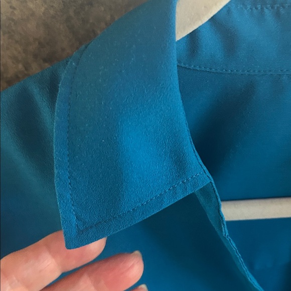 Talbots Vibrant Teal Blue Button-Down Long Sleeve Blouse; Size M; No Iron! - Picture 10 of 10